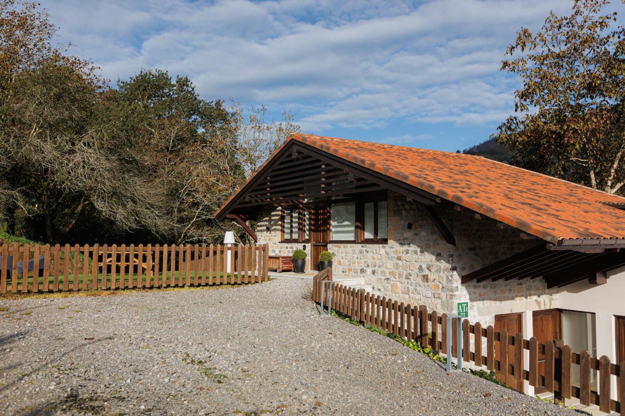 Finca La Caseria Apartamentos Onís Buitenkant foto